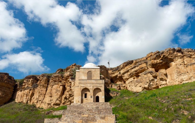 Baku: Shamakhi Alpaca Farm, Juma Mosque & Diri Baba Tour