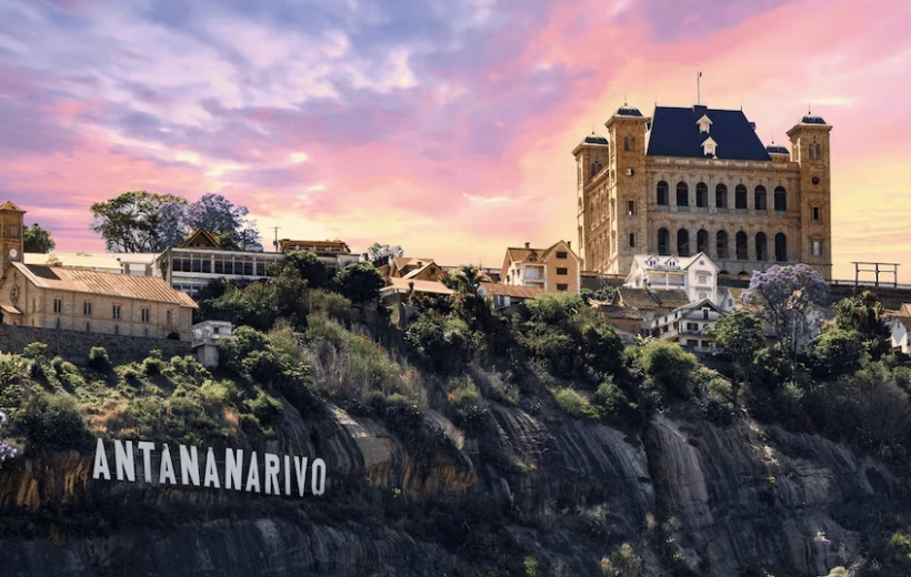 Antananarivo: Full day Lemurs’ Park/Queen’s Palace/City Tour